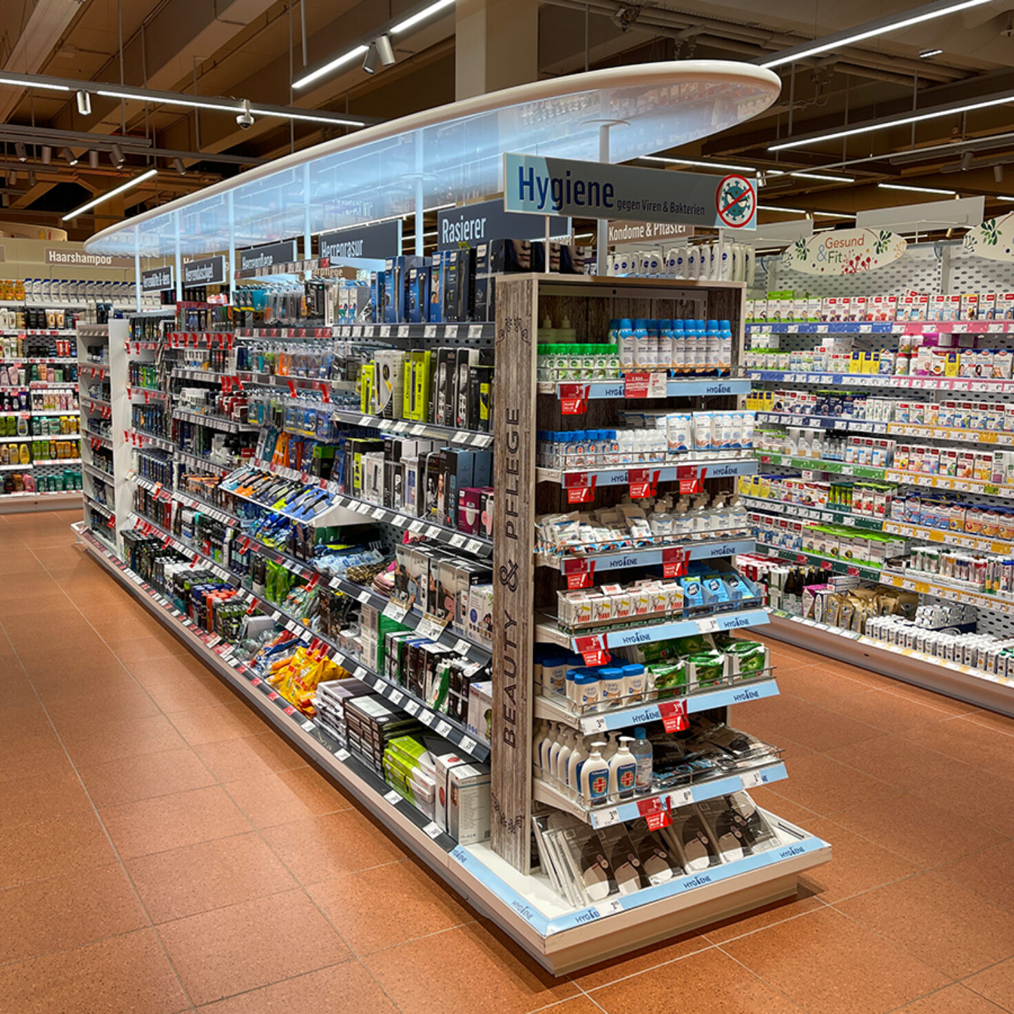 ISP Wien Sandleitengasse Kosmetikregale 01