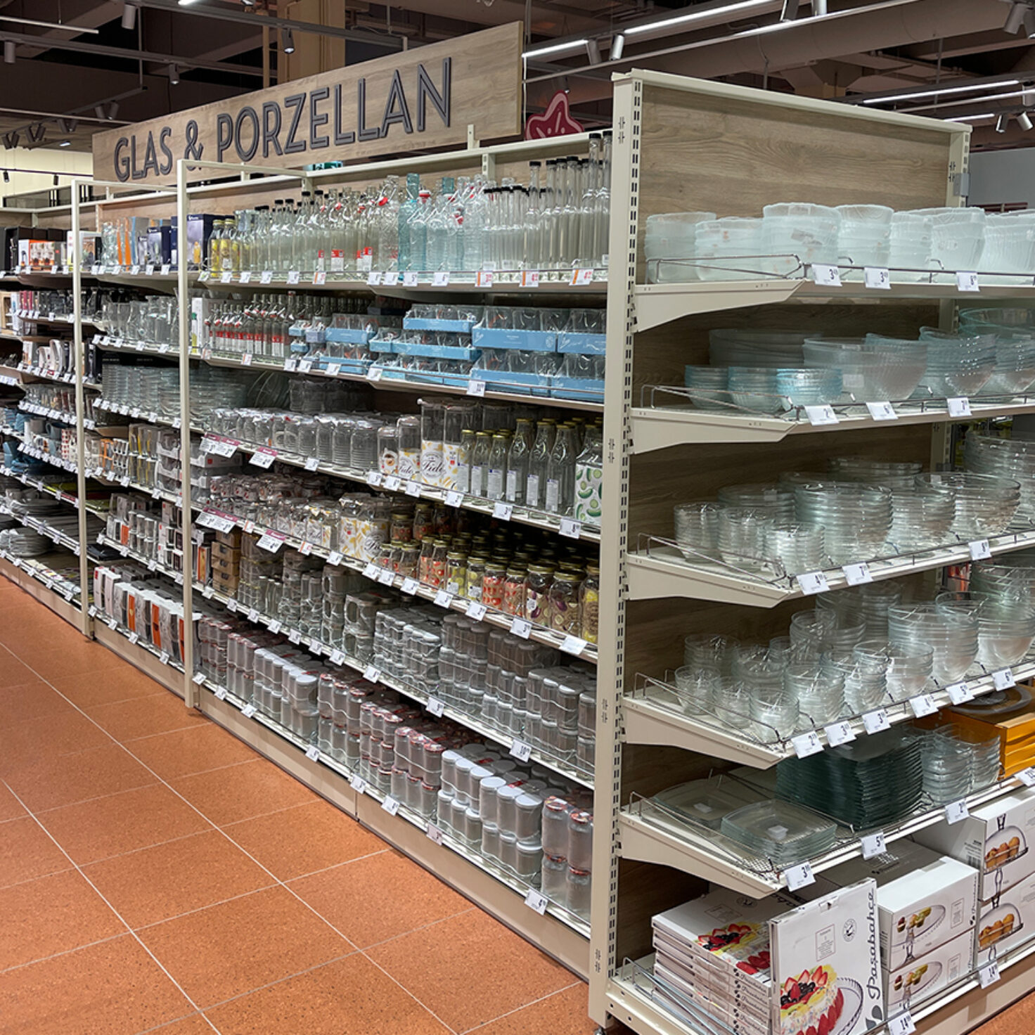 ISP Wien Sandleitengasse Regal Haushalt 03