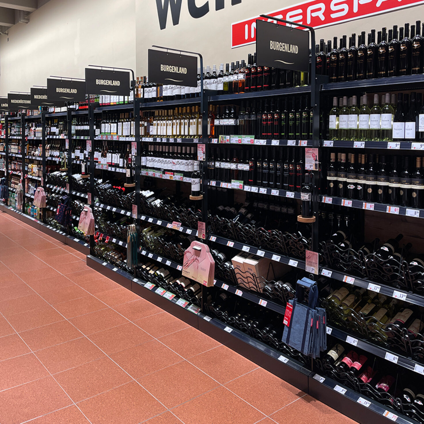ISP Wien Sandleitengasse Regal Weinwelt 01
