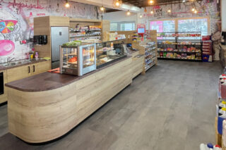 Pink Tankstelle Innenausstattung 01