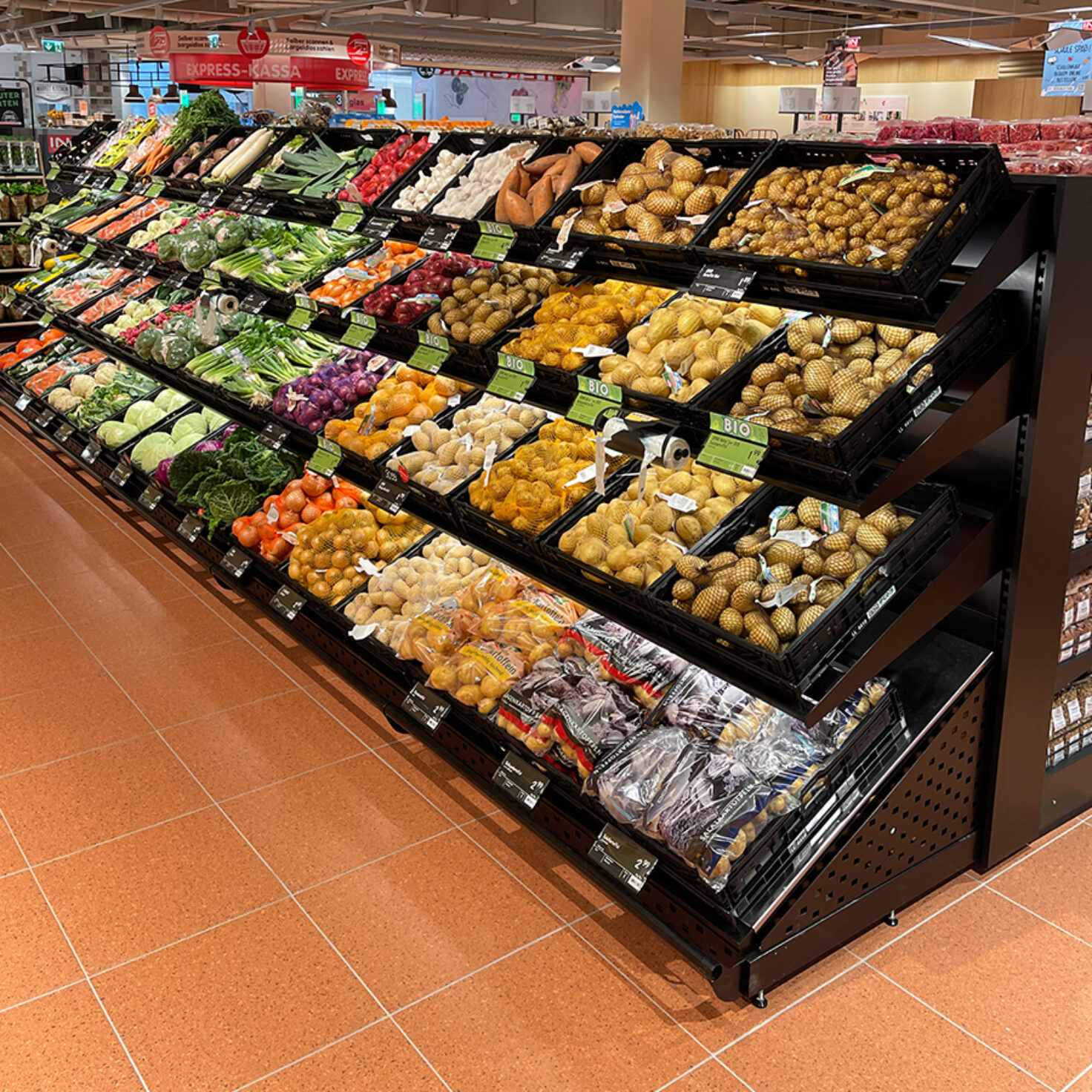 Interspar Graz Gemüseregal
