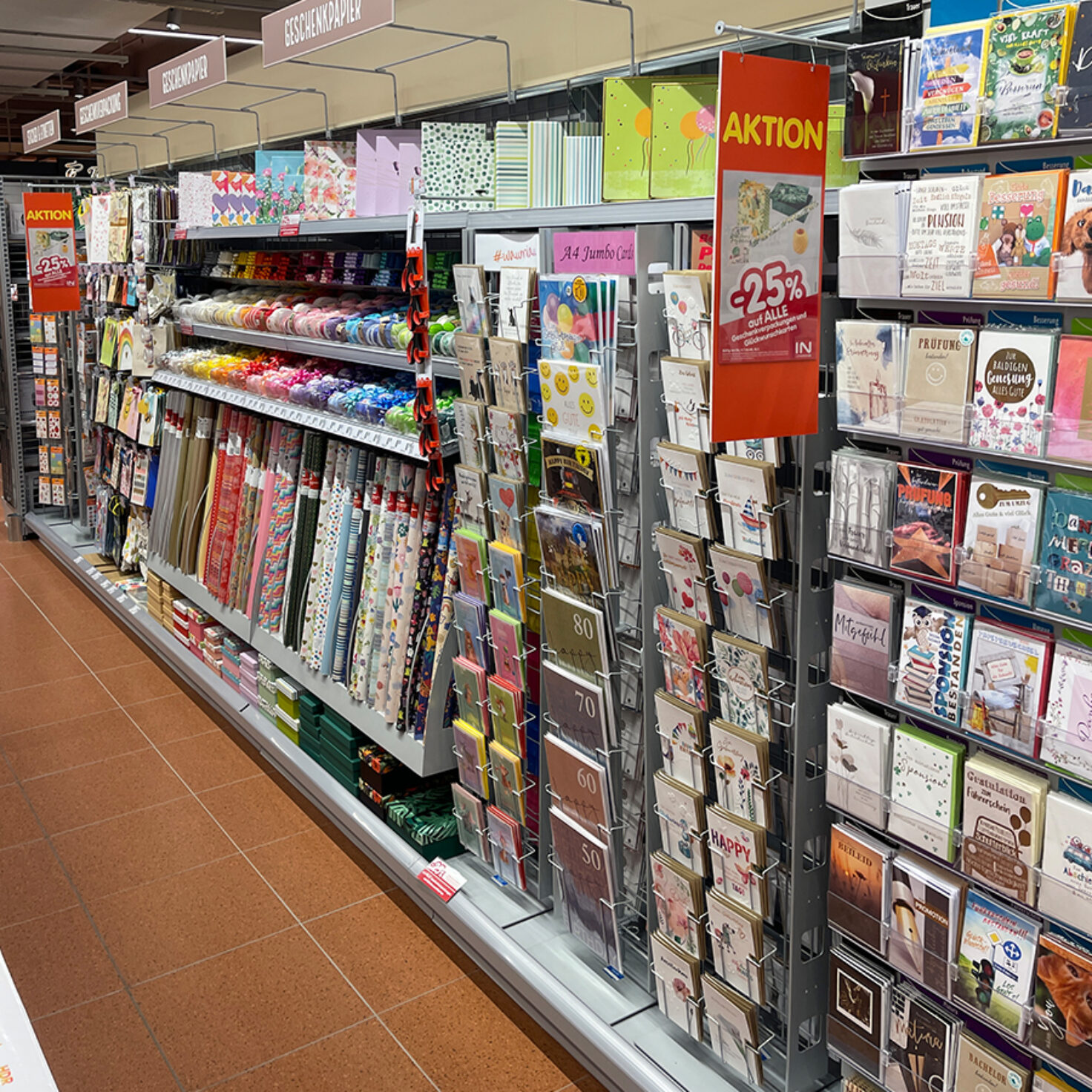 Interspar Graz Geschenkeregal