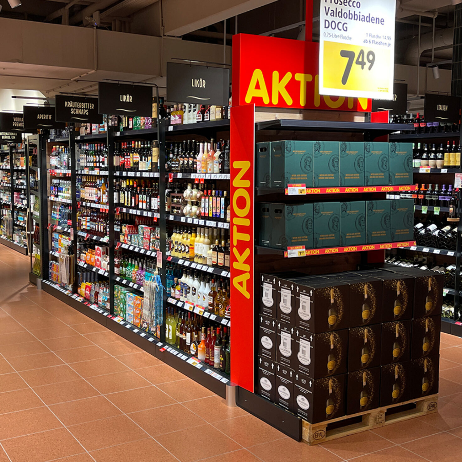 Interspar Graz Likör Regal