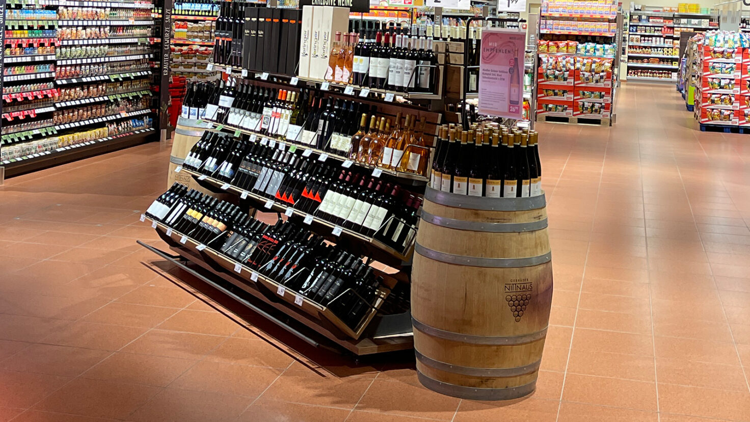 Interspar Graz Weinregal Mit Fass