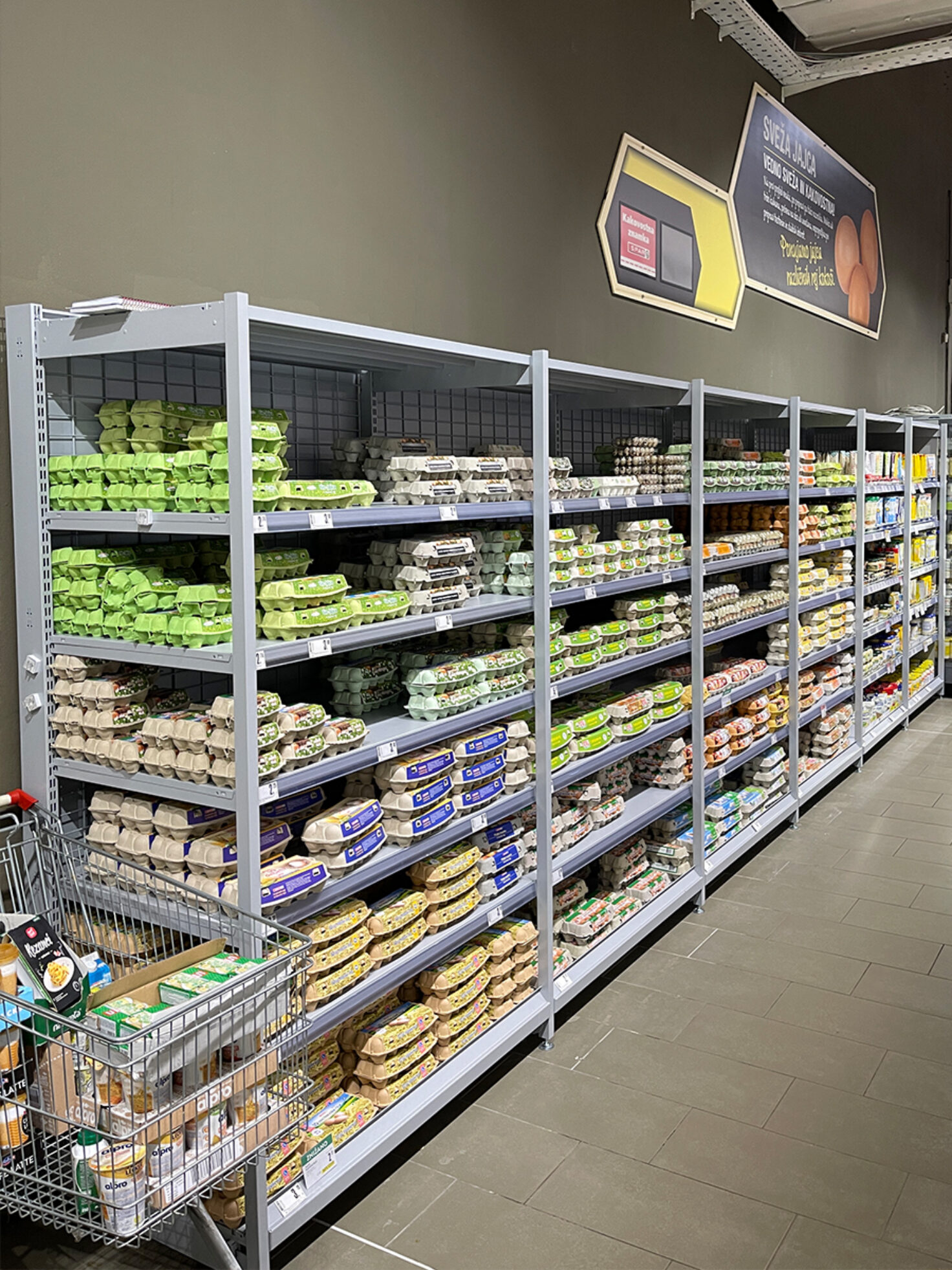 Interspar Ljubljana Regal Eier