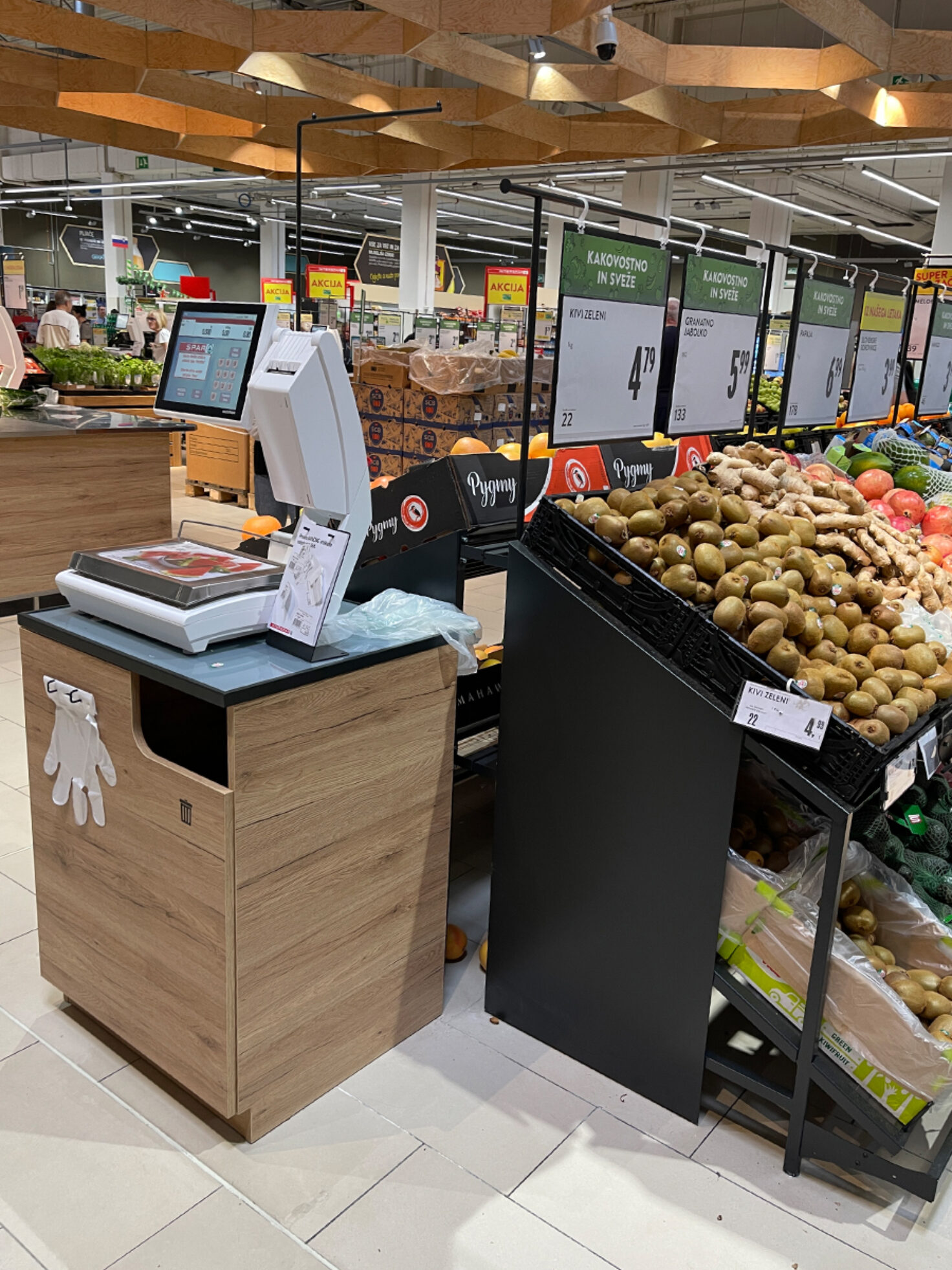 Interspar Ljubljana Regal Obst Gemüse 02