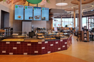 maxi.restaurant Linz Ladenbau Verkaufstheke